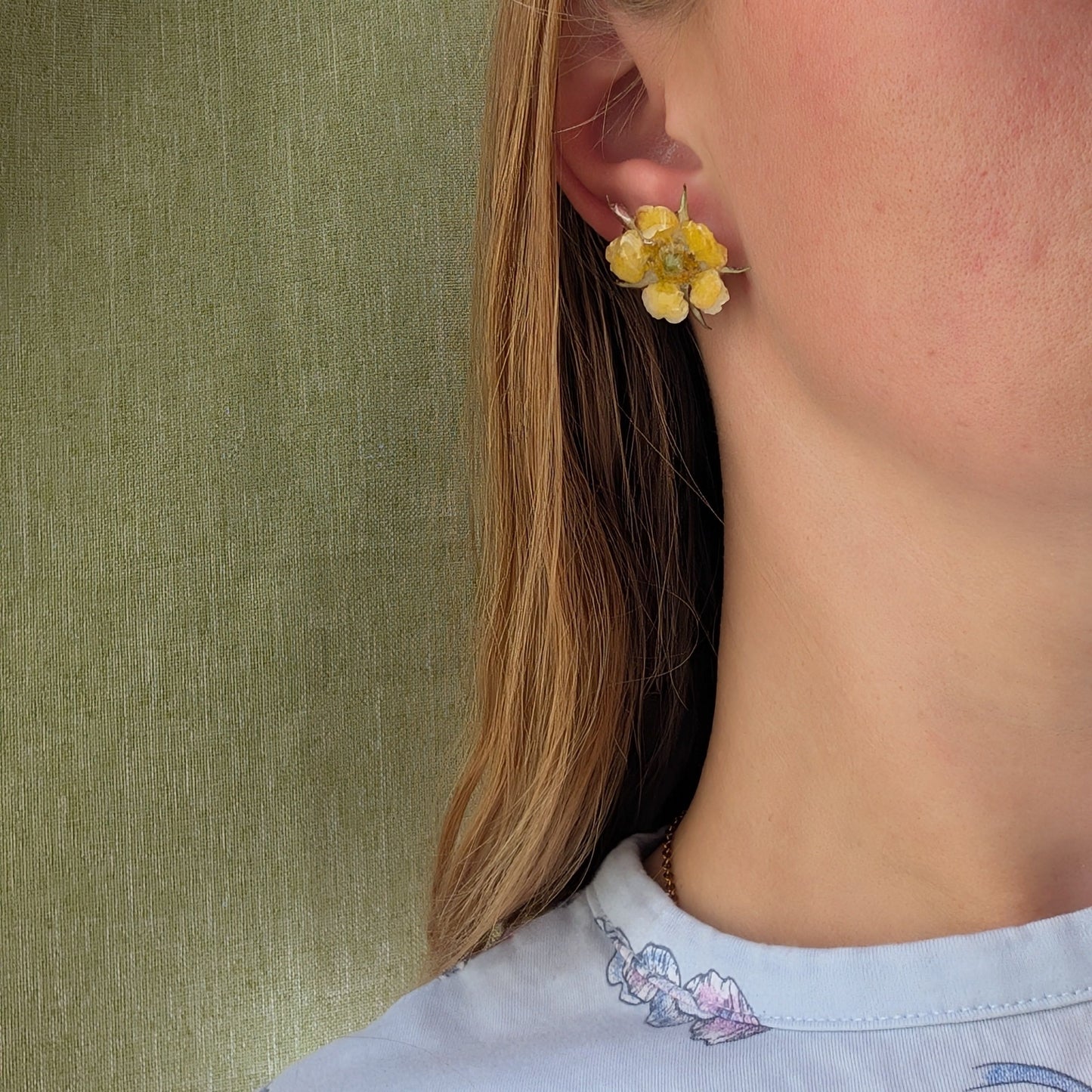 Geum (Avens) Stud Earrings