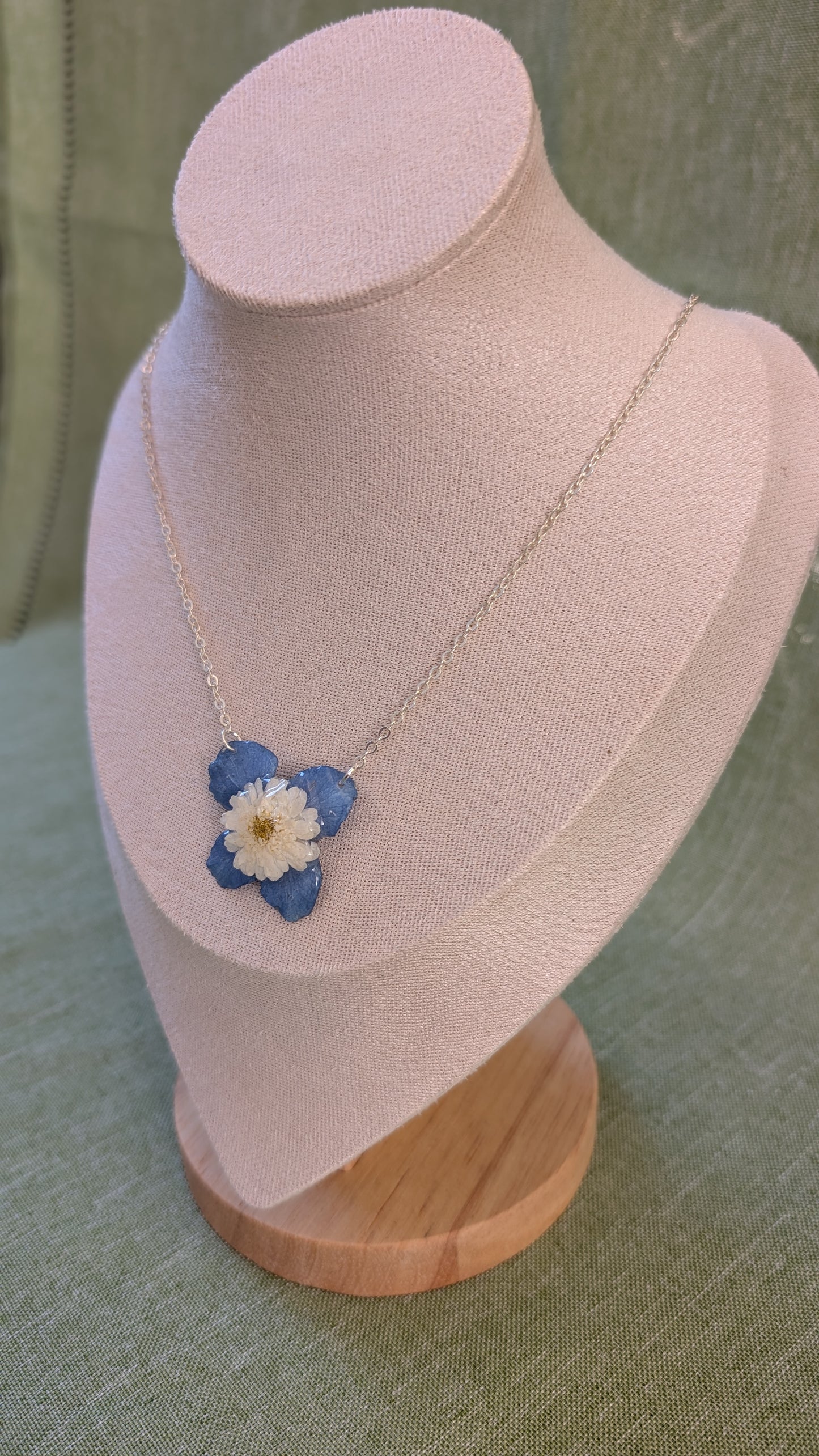 Blue Hydrangea & Daisy Bloom Necklace