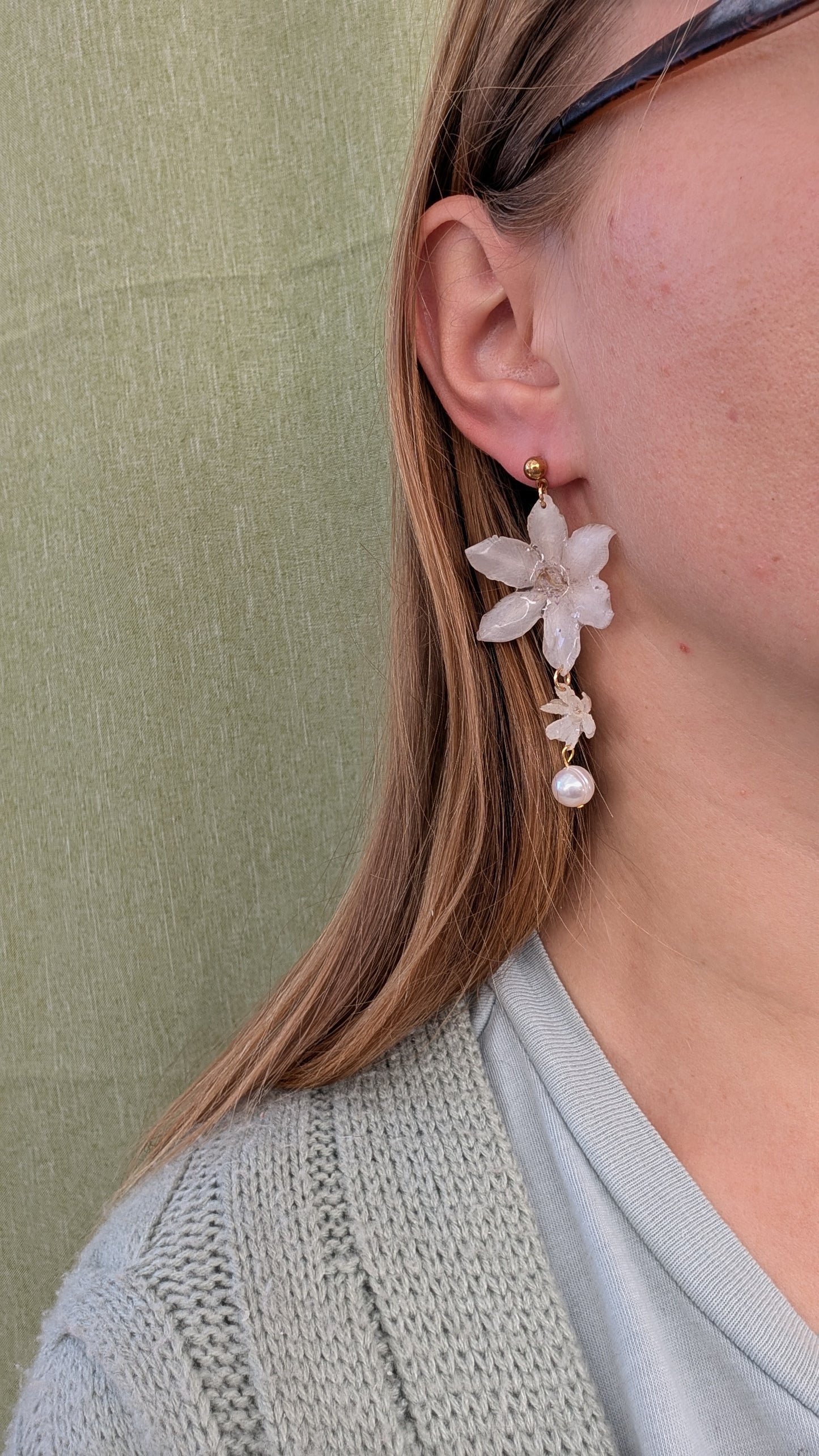 White Dream Pearl Drop Earrings