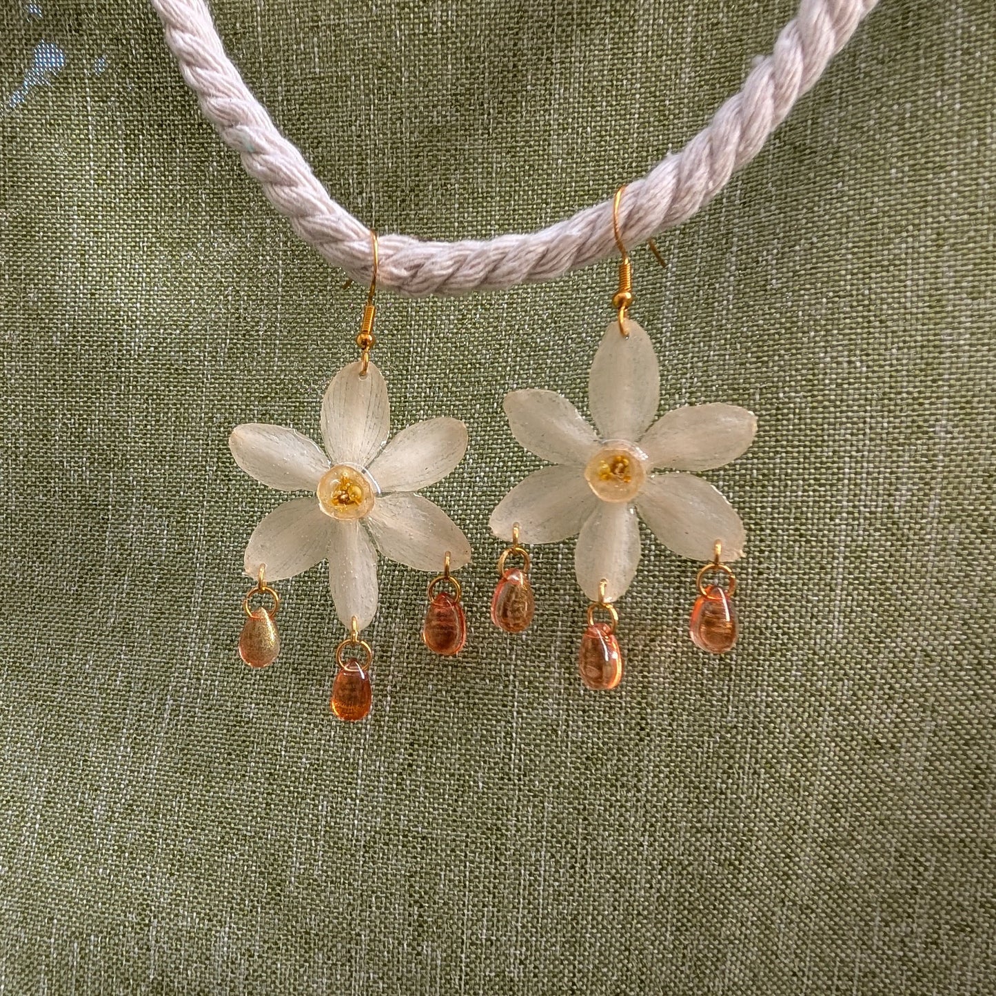 Golden Daisies – Real Flower Dangle Earrings with Amber Drops