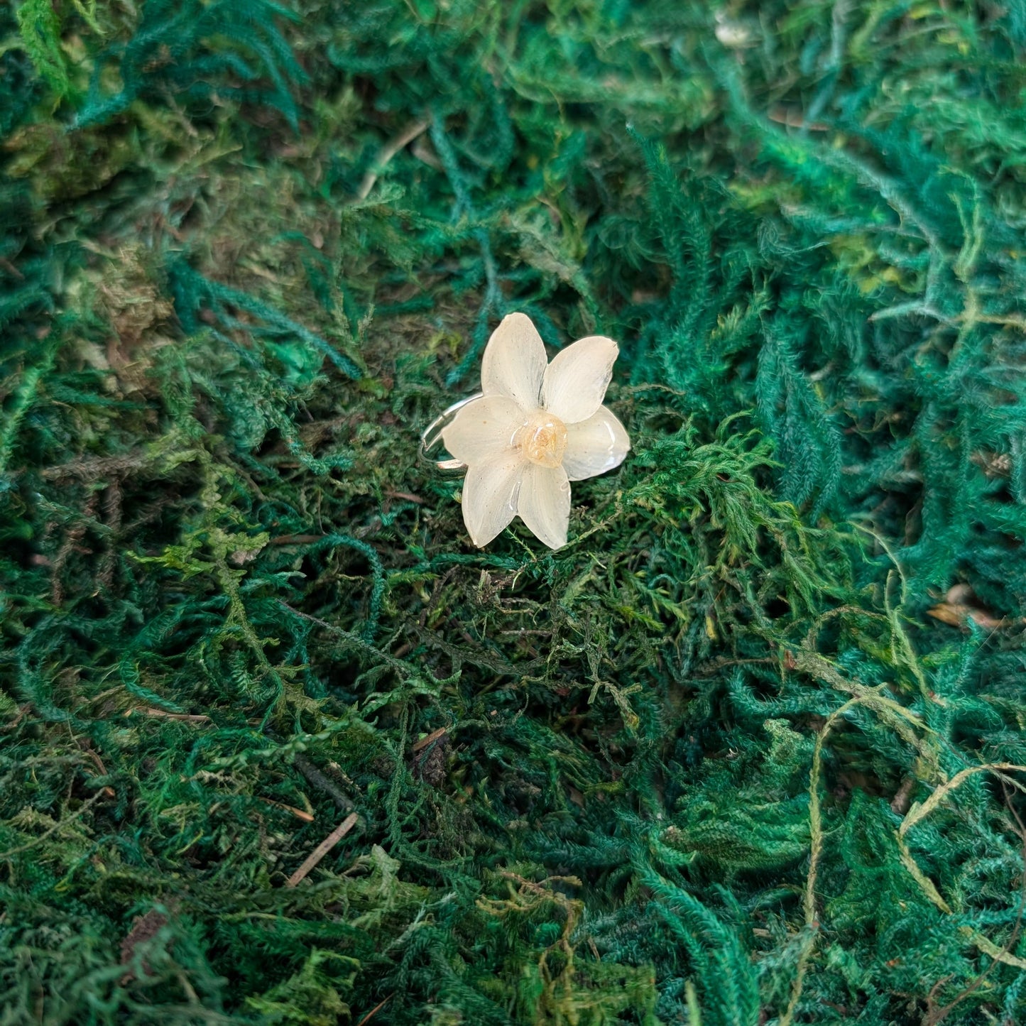 White Daffodil Flower Ring